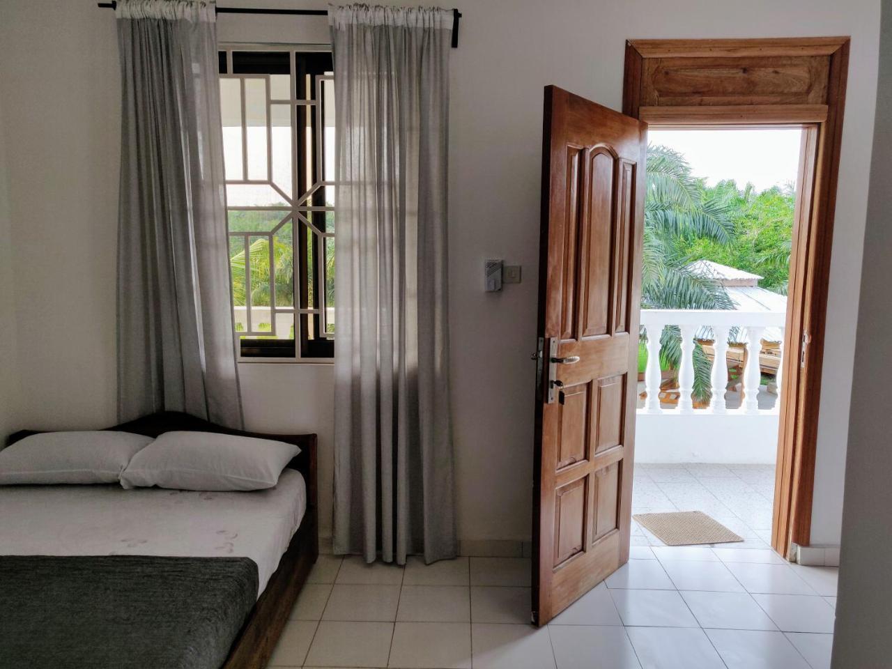 Serenity Haven Lodge Busua Exterior foto